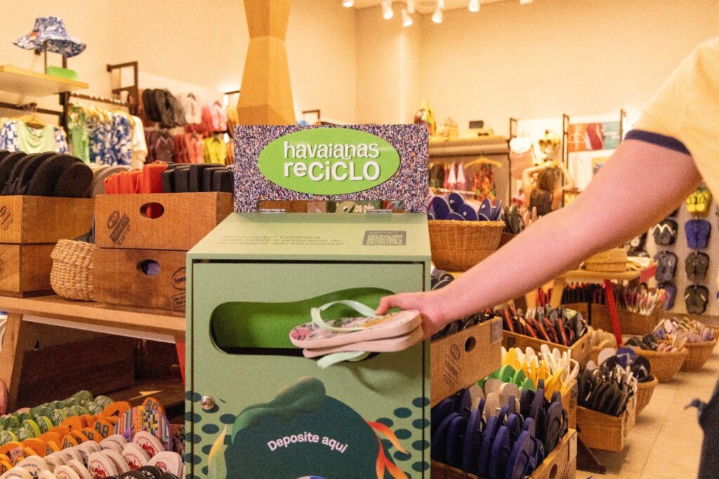 Programa de logística reversa da Havaianas aproveita chinelos usados em pisos e pneu - Fitec Tec News