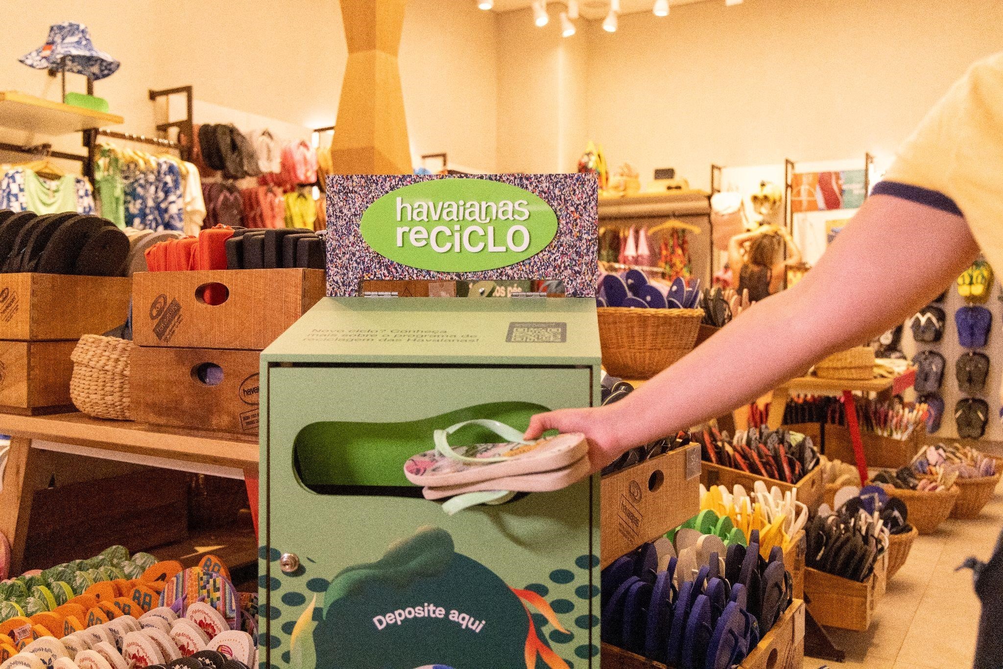 Programa de logística reversa da Havaianas aproveita chinelos usados em pisos e pneu - Fitec Tec News