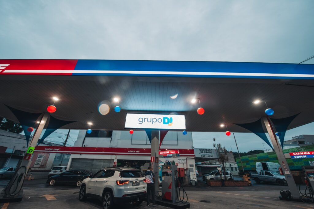 Empresas apostam em painéis de publicidade sustentável - Fitec Tec News