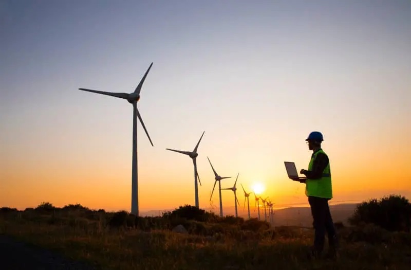 Crédito para energia renovável impulsiona empresas e reduz custos - Fitec Tec News