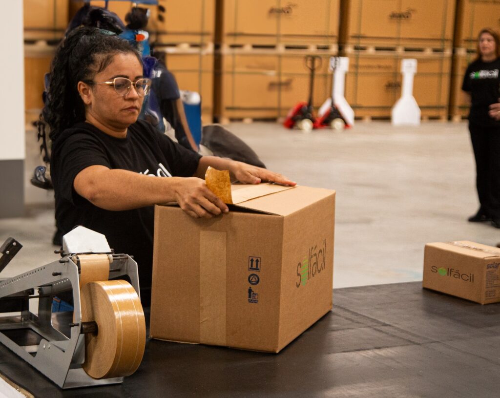 Empresa de energia solar abre novo centro de distribuição - Fitec Tec News