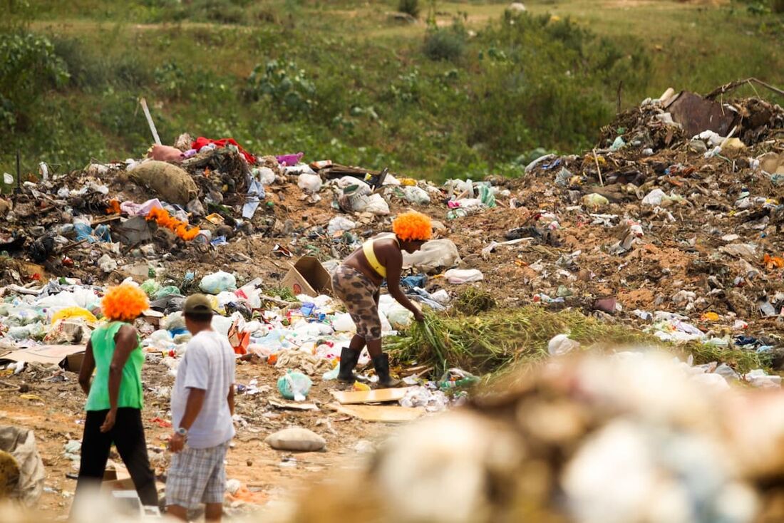 Lixões comemorar o quê - Fitec Tec News