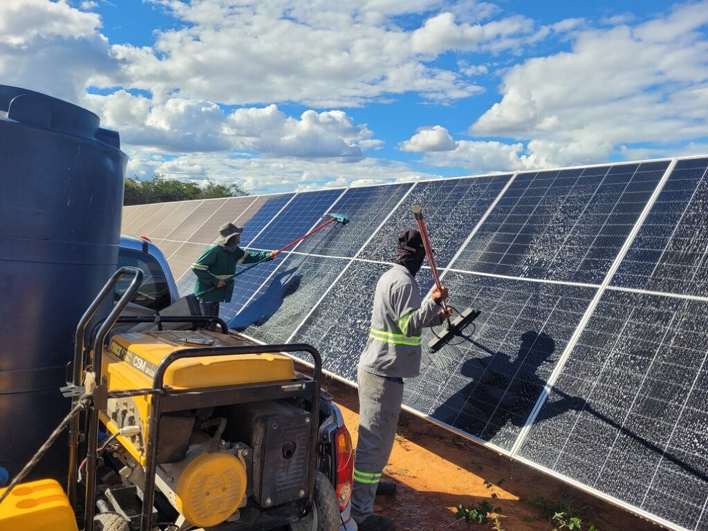 Empresas diversificam serviços para atender demanda por placas solares - Fitec Tec News