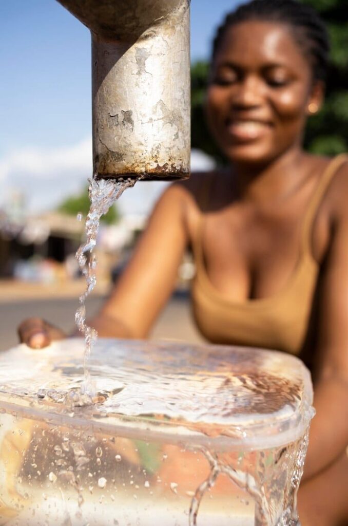 Estudos apontam que mulheres são ainda mais prejudicas pela carência de acesso à água e saneamento - Fitec Tec News