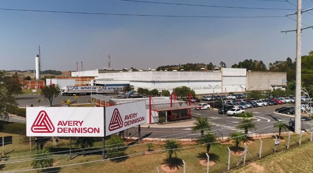 Avery Dennison lança no Brasil a primeira etiqueta térmica direta, com conteúdo reciclado de resíduo pós-industrial - Fitec Tec News