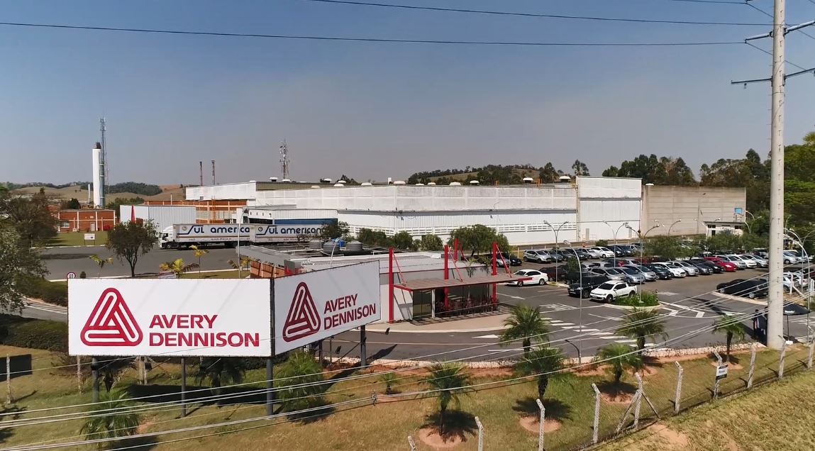Avery Dennison lança no Brasil a primeira etiqueta térmica direta, com conteúdo reciclado de resíduo pós-industrial
