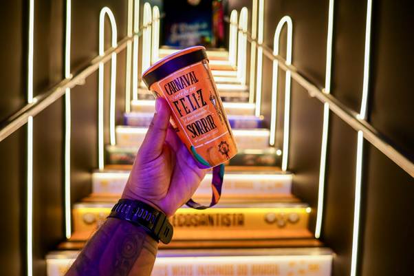 Com copos individuais, camarote do Carnaval em SP planeja economizar quatro toneladas de resíduos plásticos - Fitec Tec News