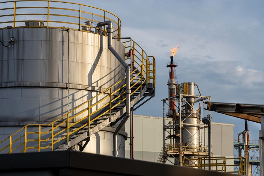 Refinarias se empenham para conciliar mercado e metas para redução de GEE - Portal Tec News