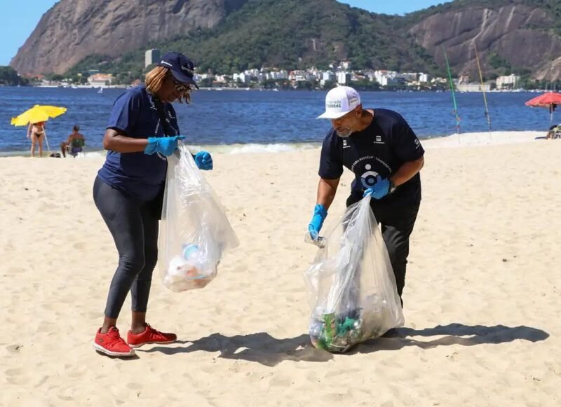 Resíduos de navios históricos e plásticos chineses chamam atenção em praias brasileiras - Portal Tec News