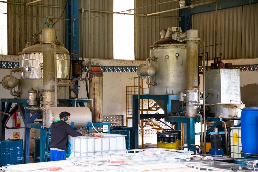 Método pioneiro de reciclagem de solventes leva indústria de SC à liderança do segmento no Brasil - Portal Tec News